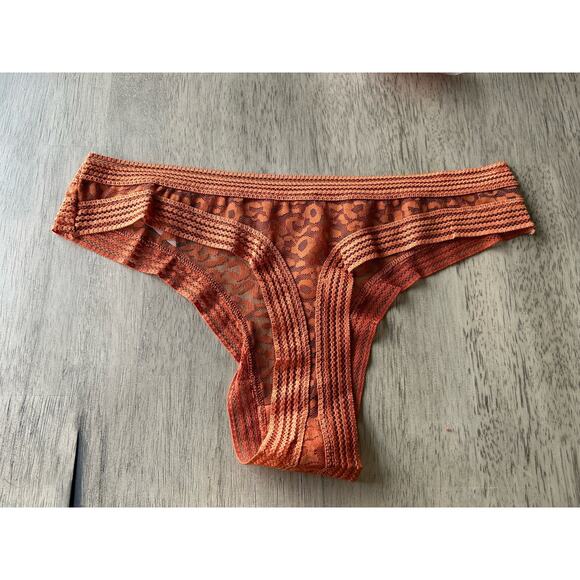 Frederick's of Hollywood Pumpkin Spice Leopard Lace Thong - 1X - Picture 2 of 2